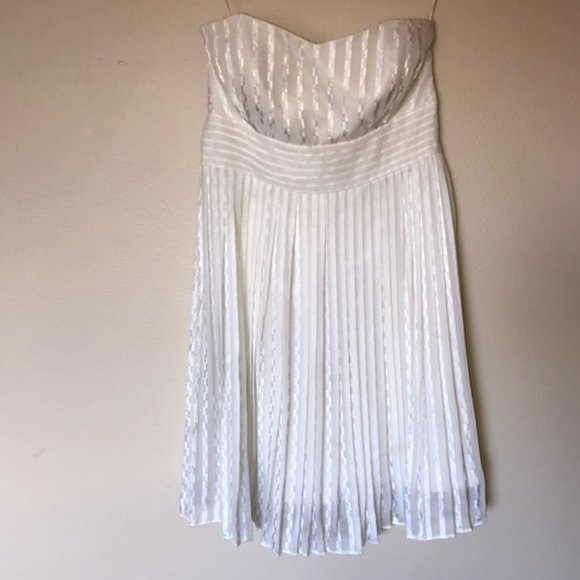 Strapless White Prom Dress Women's Sz 4 Pleated Bustier WHITE HOUSE BLACK MARKET - Picture 9 of 12